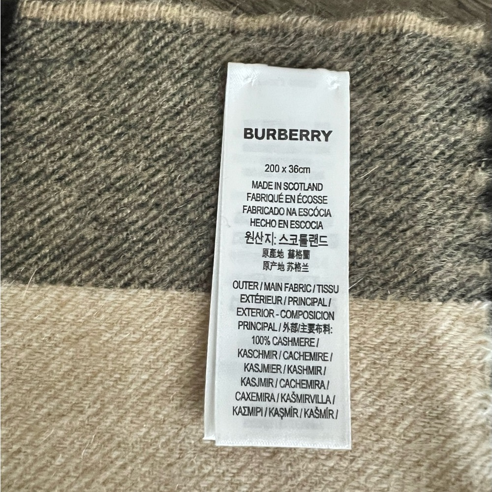 Burberry Cashmere Chack Scarf - Picture 10 of 16